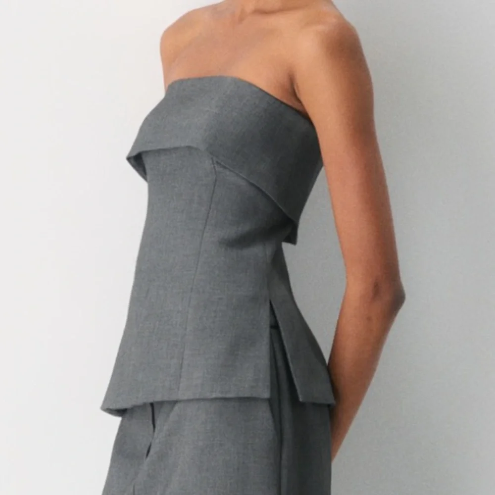 Aritzia Element Tube Top (Re)ssential - Picture 4 of 4